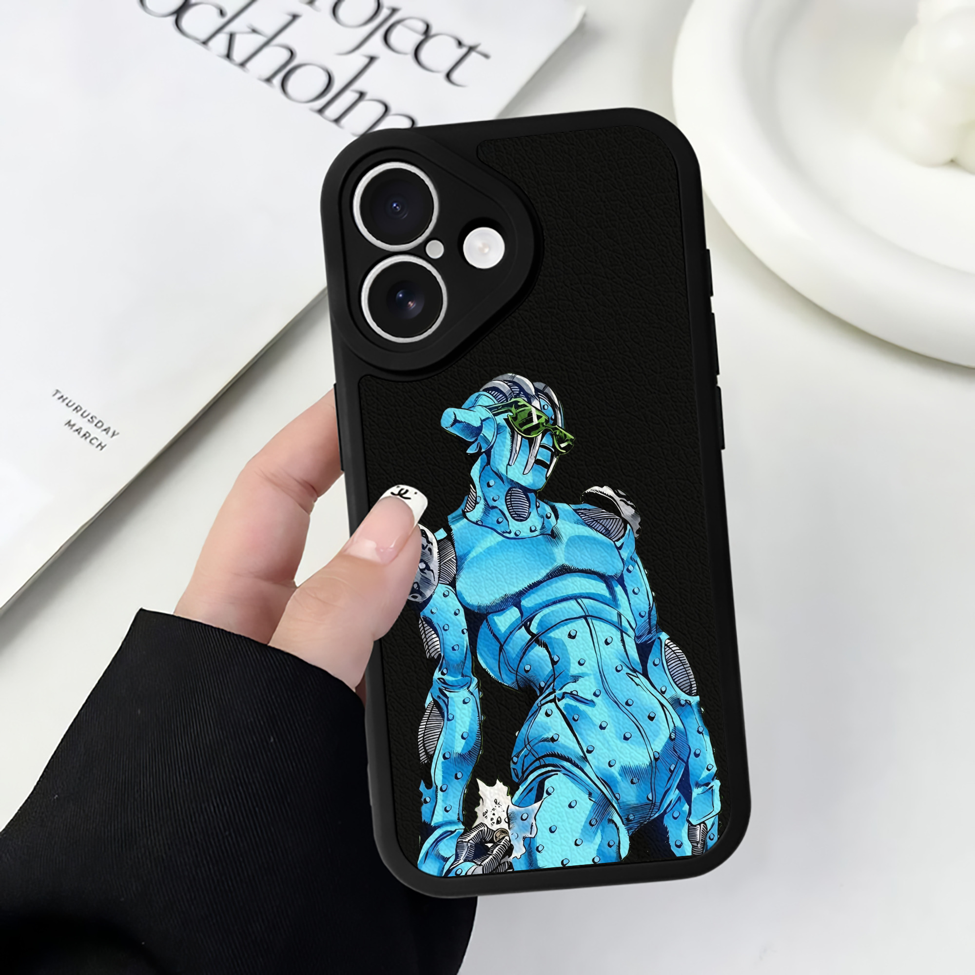 （画像用） ジョジョの奇妙な冒険 JoJo's Bizarre Adventure 【iPhone 16シリーズ対応】シリコンスマホケース（レザー調） 材質：シリコン